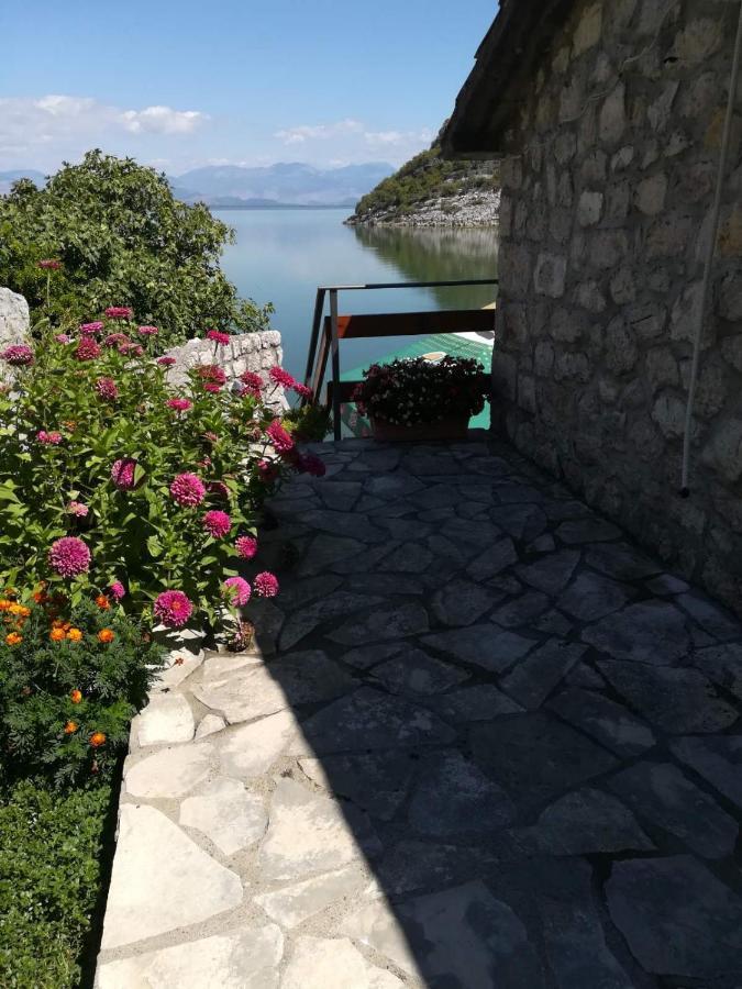 Holiday Home Radus Вирпазар Екстериор снимка