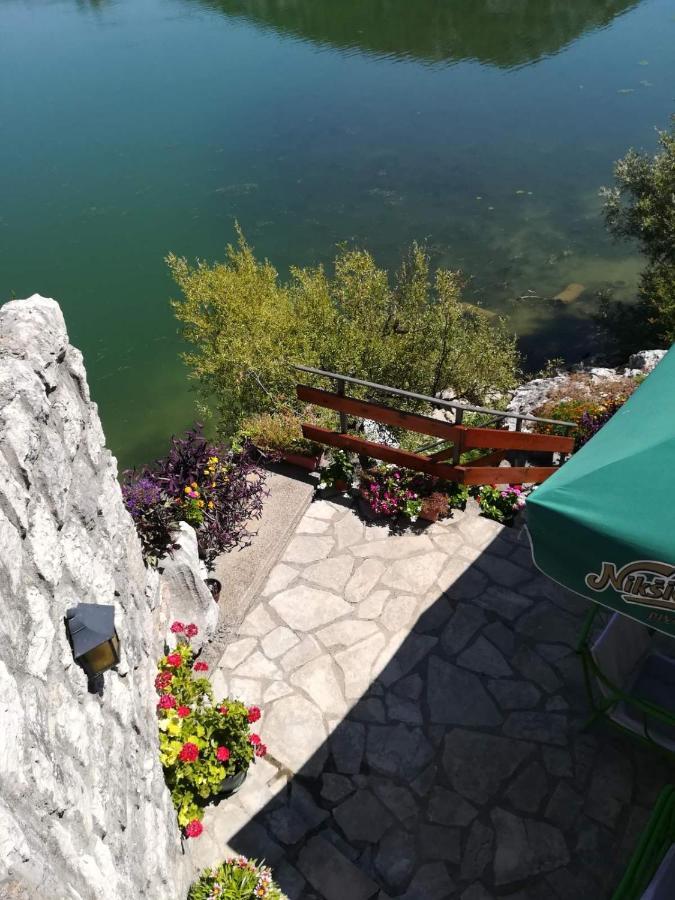Holiday Home Radus Вирпазар Екстериор снимка