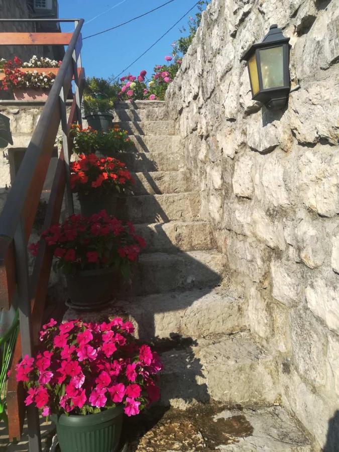 Holiday Home Radus Вирпазар Екстериор снимка