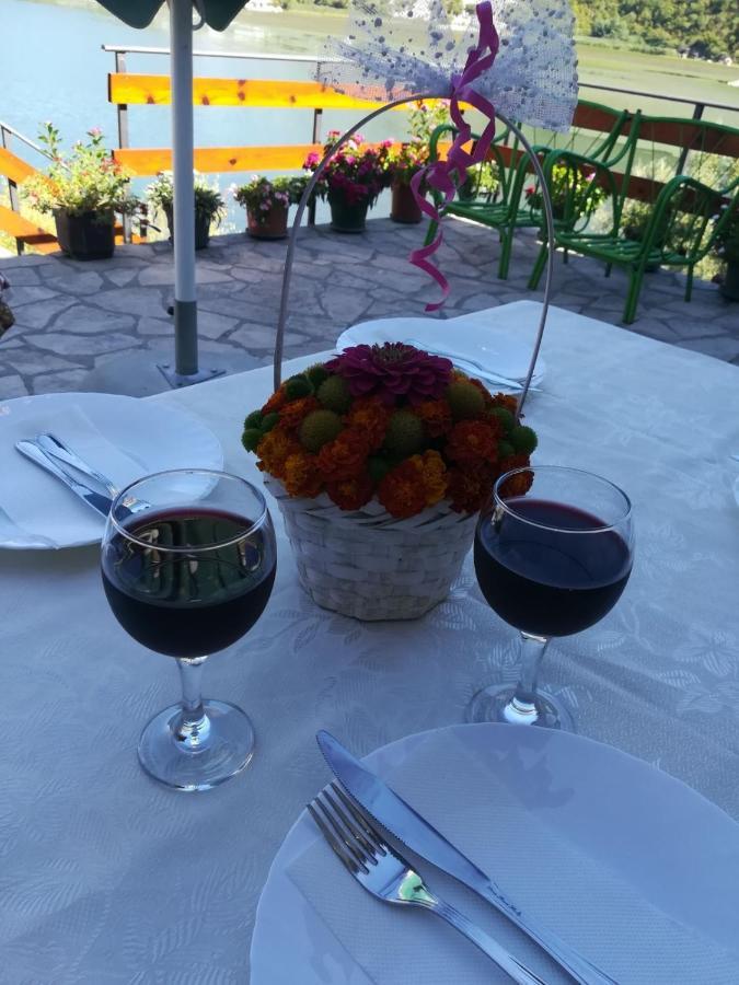 Holiday Home Radus Вирпазар Екстериор снимка