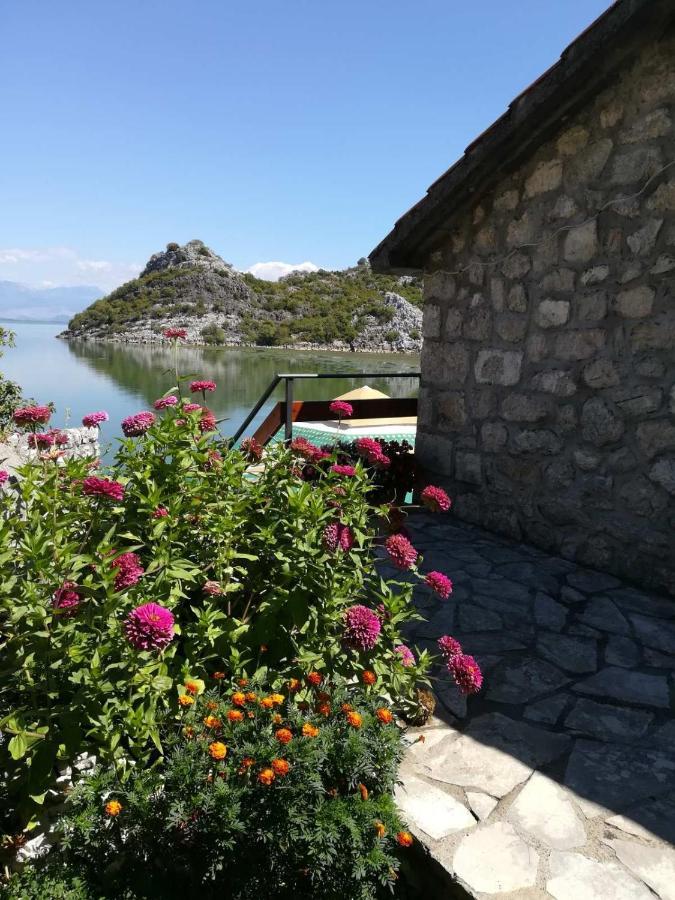 Holiday Home Radus Вирпазар Екстериор снимка