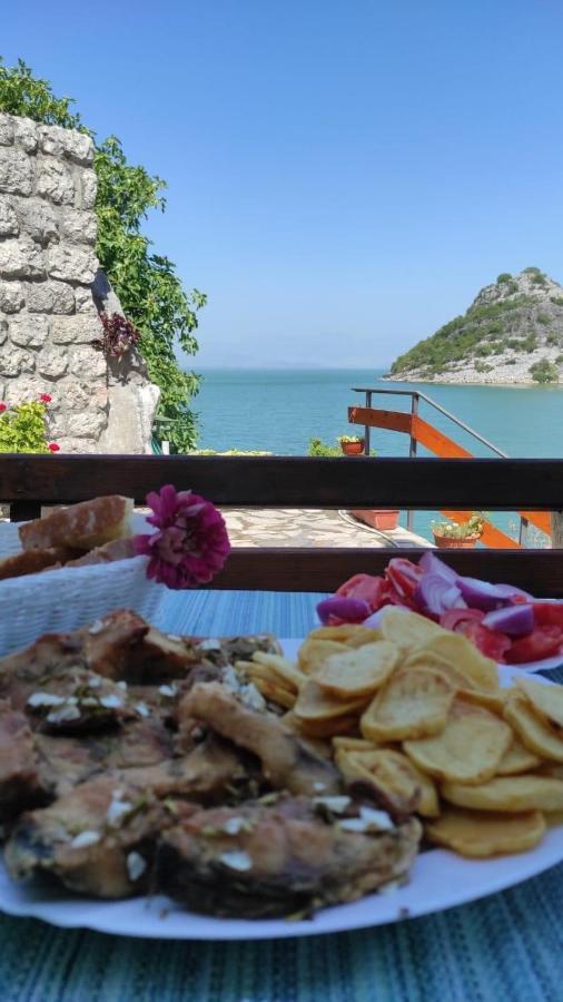 Holiday Home Radus Вирпазар Екстериор снимка