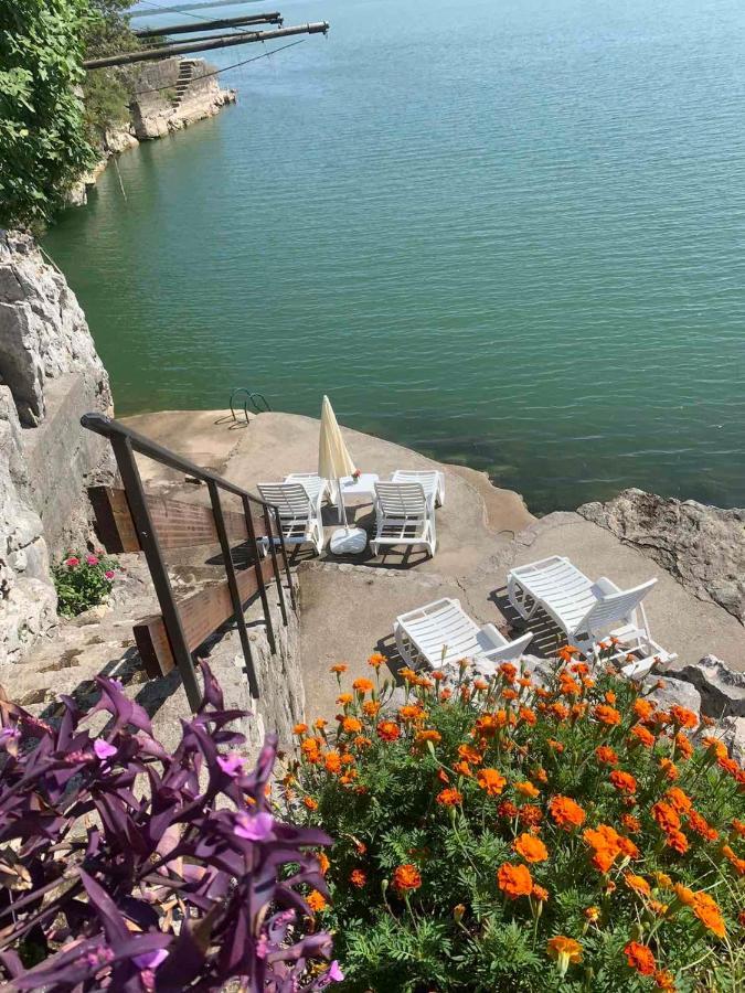 Holiday Home Radus Вирпазар Екстериор снимка