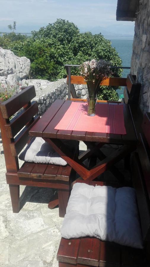 Holiday Home Radus Вирпазар Екстериор снимка