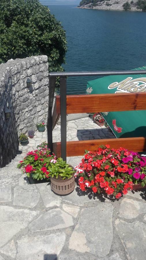 Holiday Home Radus Вирпазар Екстериор снимка